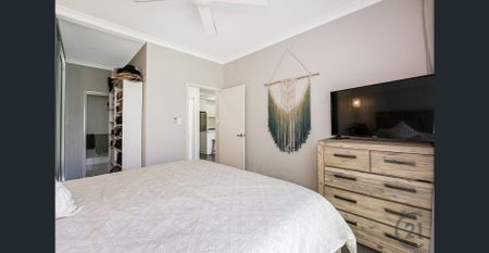 Walk to beach and relax and unwind after a busy day - Photo 4