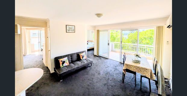 Fully furnished unit close to UQ St Lucia campus - Photo 1