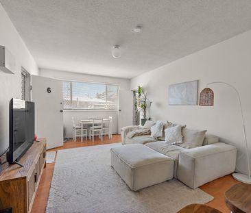 Ideally Located Two Bedroom Apartment - Photo 3