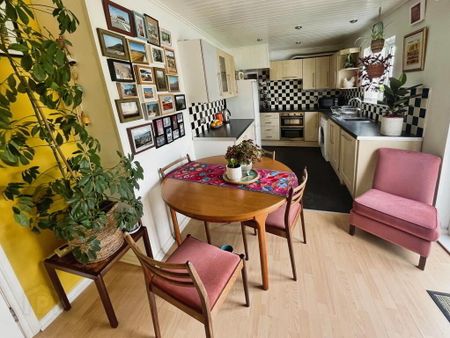 47 Larch Grove, Dunmurry, Belfast, BT17 9QG - Photo 5