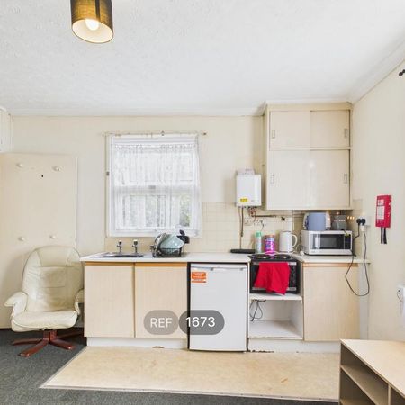 Studio to rent - Photo 3