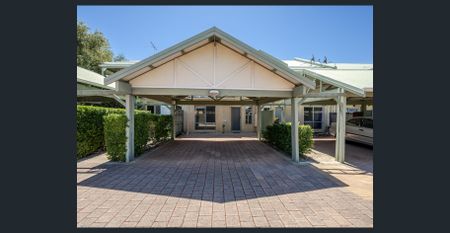 Impeccably maintained home in ideal location! - Photo 2