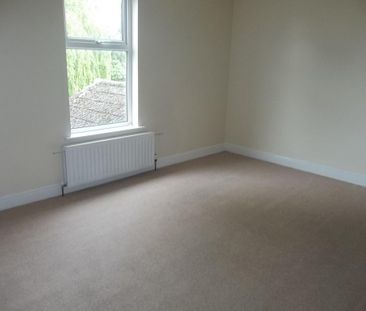 2 bedroom semi-detached house to rent - Photo 4