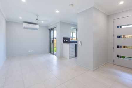 2/12 Pelham Street, Logan Reserve QLD 4133 - House For Rent | Domain - Photo 2