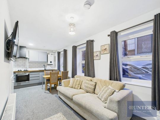 2 bedroom Flat To Let - Photo 1