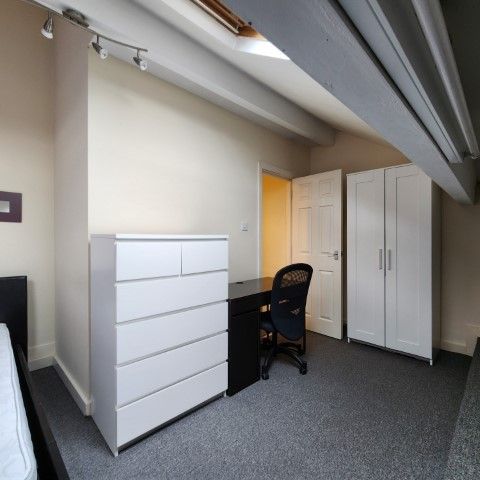 Autumn Place, Hyde Park, Leeds, LS6 1RJ - Photo 1