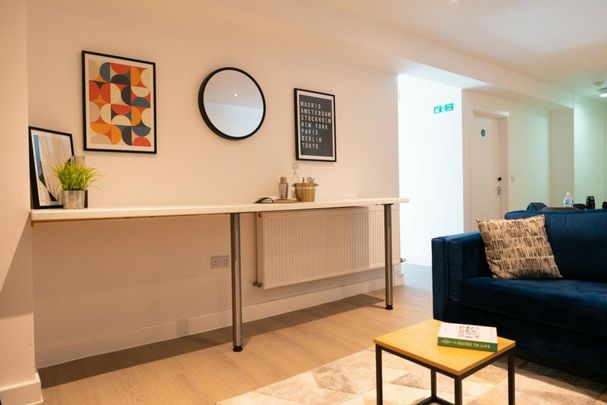 8 bedroom house to rent - Photo 1