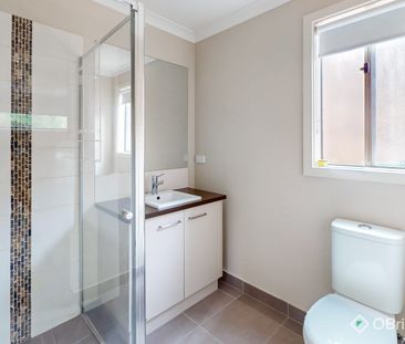 Beautiful Modern Living Awaits. - Photo 5