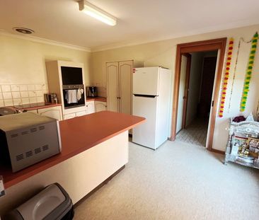 Spacious 2Bed Unit In East - Photo 3