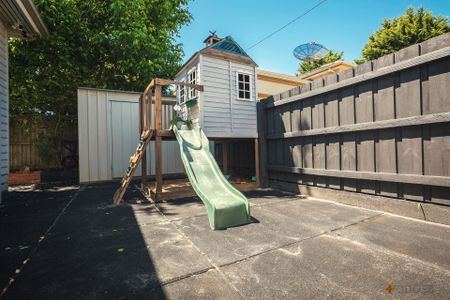 PICTURE PERFECT | FAMILY OASIS | FABULOUS LOCATION - Photo 2