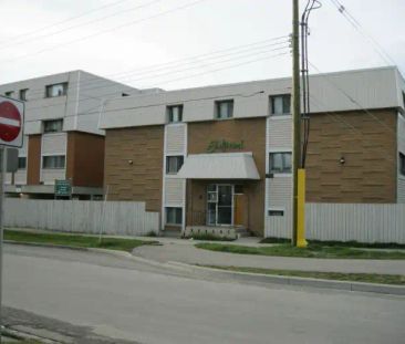 price reduced | 836 McDougall Road Northeast, Calgary - Photo 1