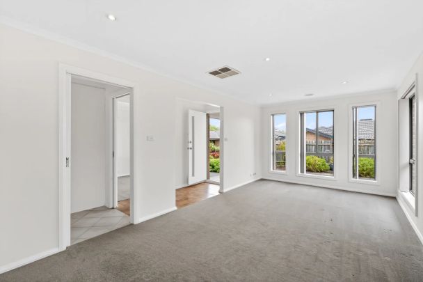 Single level , spacious townhouse - Photo 1