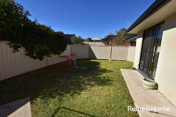 2/93 Margaret Street, Orange, NSW 2800 - Photo 1