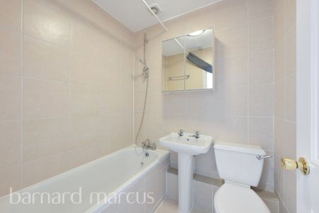 Surbiton Hill Park - Photo 4