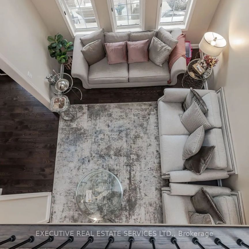 Detached Home For Lease | W9253315 - Photo 1