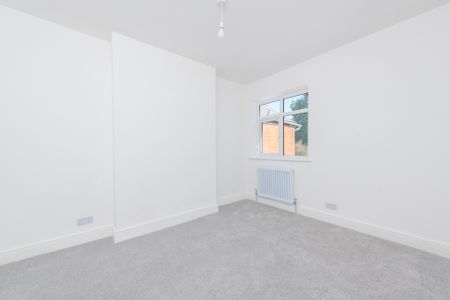 Windsor Road, Farnborough, Farnborough, GU14 - Photo 3