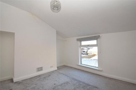 4 bedroom terraced house to rent - Photo 3