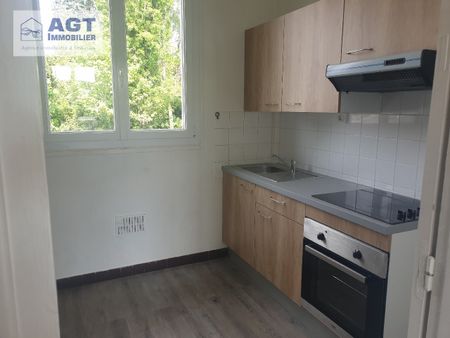 Location Appartement 4 pièces 87m² BEAUVAIS 60000 - Photo 2