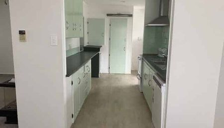 Charming 4BR Howick Haven w/ Garden - Photo 2