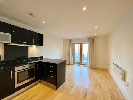 1 bedroom Flat To Let - Photo 2