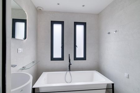 Location Maison 5 pièces 143m² EYSINES 33320 - Photo 3