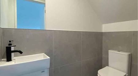 Beautiful Modern Townhouse with Great Location - Photo 4