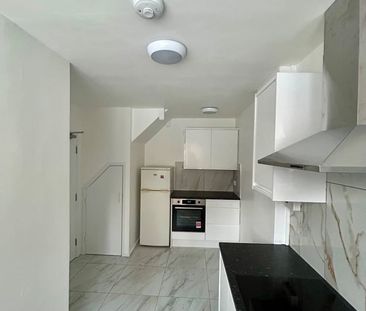 3 Bed Maisonette, Hodnet Grove, B5 - Photo 5