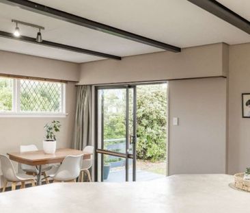 Sunny family home in the middle of Hargest Zone - Photo 2