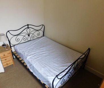 3 bedroom flat to rent - Photo 4