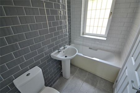 3 bedroom terraced house to rent - Photo 5