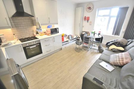 5 bedroom flat to rent - Photo 5