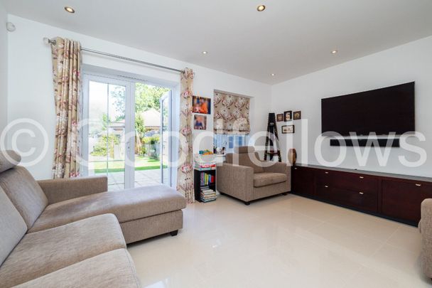 4 bedroom mid terraced house to rent, - Photo 1