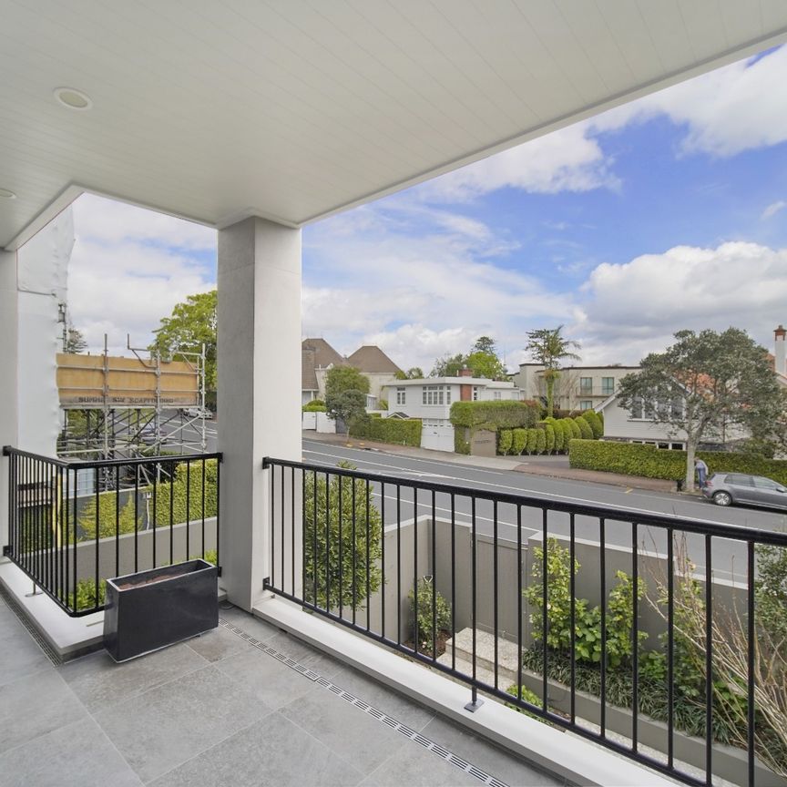 Upmarket Three-Bedroom Home Parnell - Photo 1