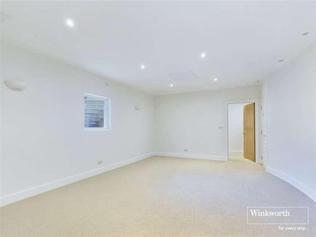 Sandford Lane, Hurst, Reading, Berkshire, RG10 - Photo 2