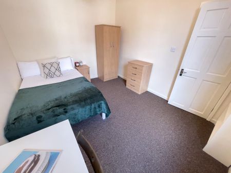 4 bedroom terraced house to rent - Photo 4