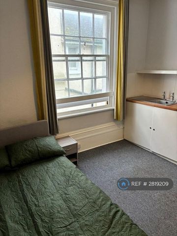 1 bedroom in a house share to rent - Photo 5