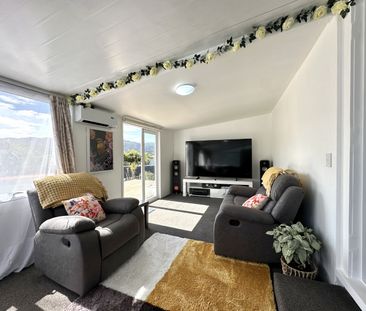 Sunny 3-Bedroom Home in Wainuiomata - Photo 4