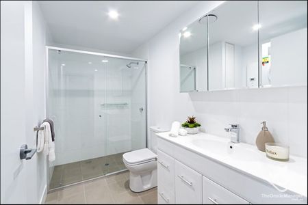 Under application - Top floor unit with extra ceiling height and mountain view - Photo 3