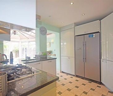 4 bedroom terraced house to rent - Photo 3