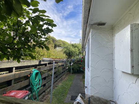 Central Hutt - Photo 3