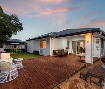 Spacious & Stylish Modern Four Bedroom Family Home - Photo 2