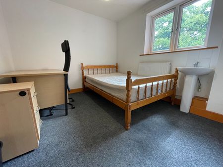 3 Bed Flat, Portswood Road, SO17 - Photo 4