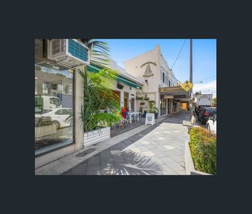 Three Bedroom House With Entertainers Yard - Photo 1