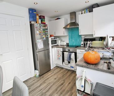 3 bedroom semi-detached house to rent - Photo 6