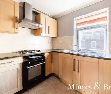 3 bedroom semi-detached house to rent - Photo 2