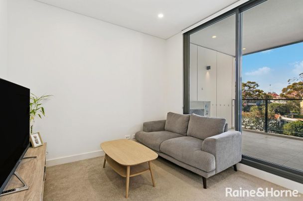 North facing two bedroom apartment with study - Photo 1