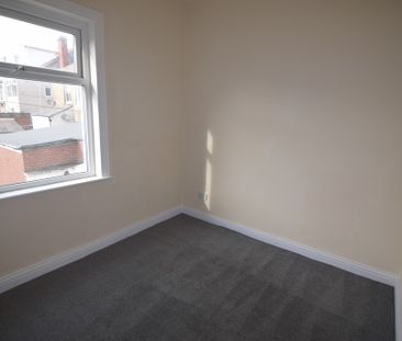 To Let 1 Bed Flat - Photo 1