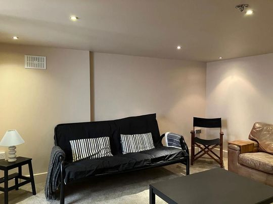 4 bedroom end of terrace house to rent - Photo 1