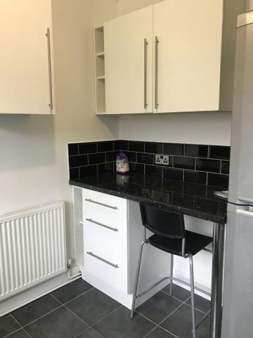 1 bedroom in a house share to rent - Photo 5