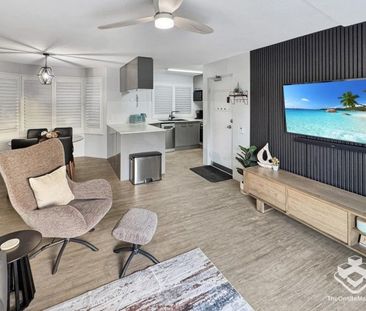 Beautifully Renovated 2-Bedroom Apartment with Water Views & Extern... - Photo 2